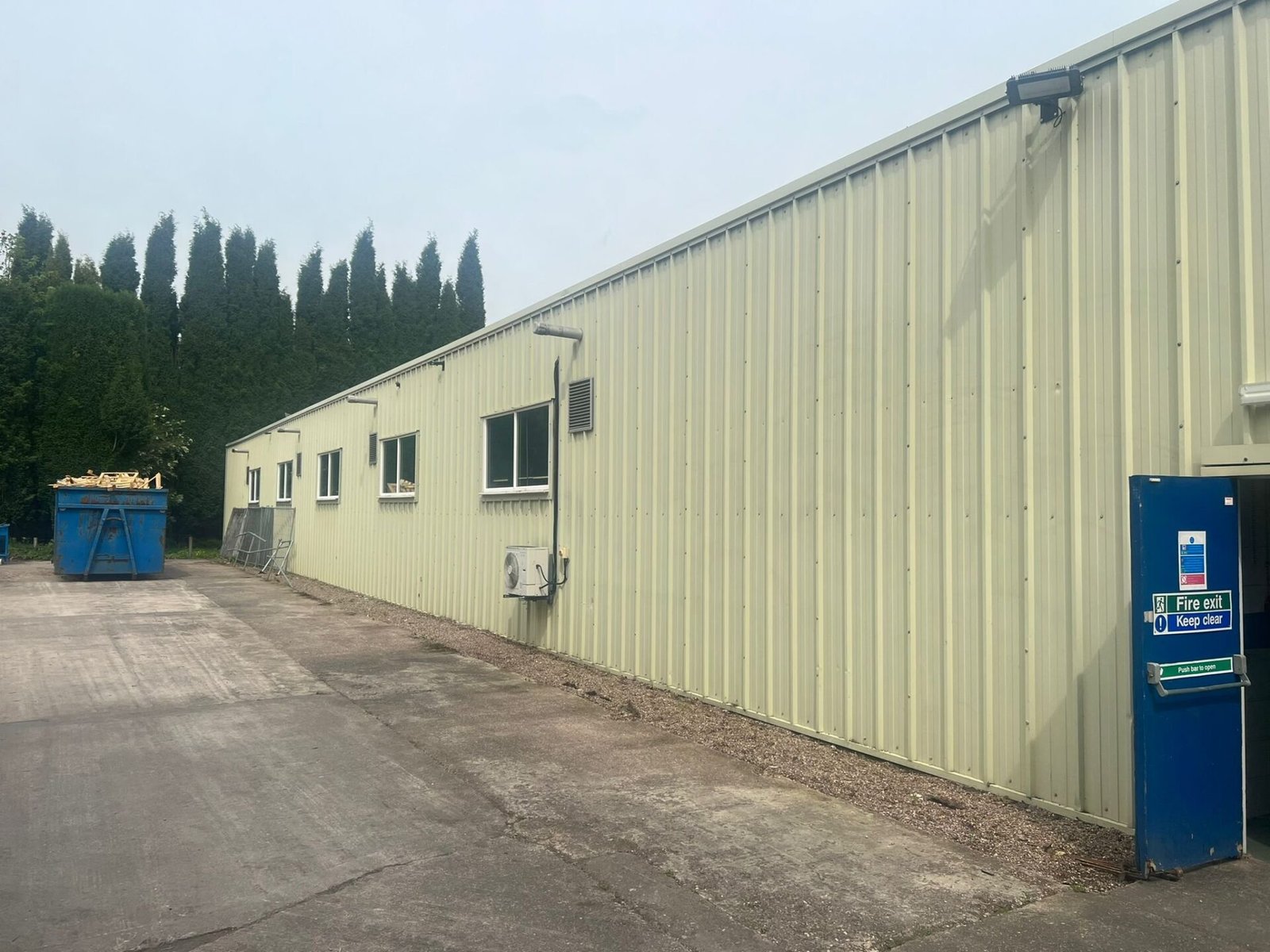 Vanilla-colored cladding spraying on a commercial building